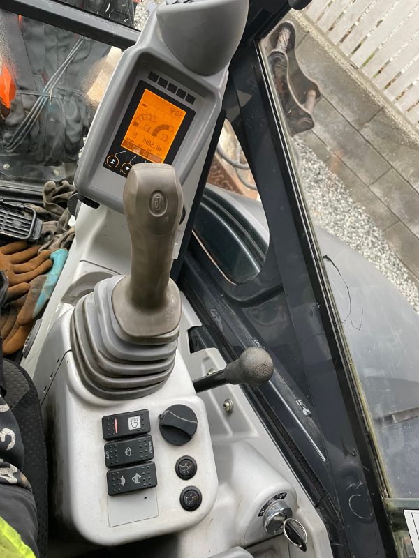 Miniexcavadora Hitachi ZX33U de ocasión 3,7 t 2015 cabina cerrada 1 480 h