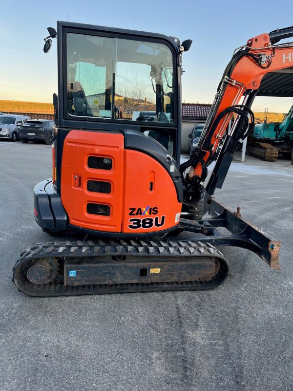 Miniexcavadora de ocasión Hitachi ZX38-5A 3,9 t 2017 cabina cerrada 1 670 h