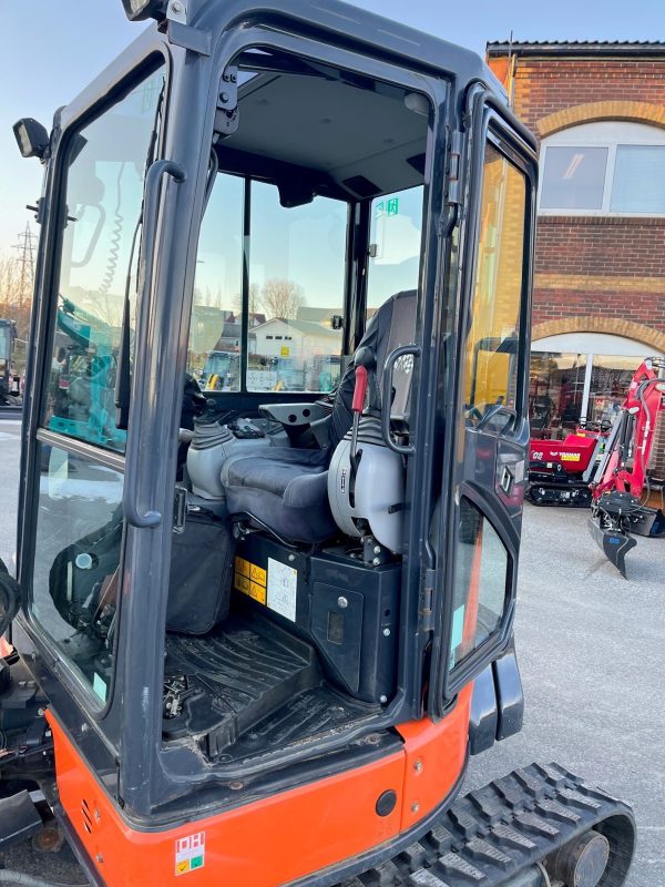 Miniexcavadora de ocasión Hitachi ZX38-5A 3,9 t 2017 cabina cerrada 1 670 h