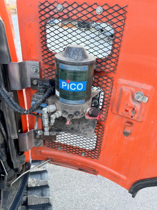 Miniexcavadora de ocasión Hitachi ZX38-5A 3,9 t 2017 cabina cerrada 1 670 h