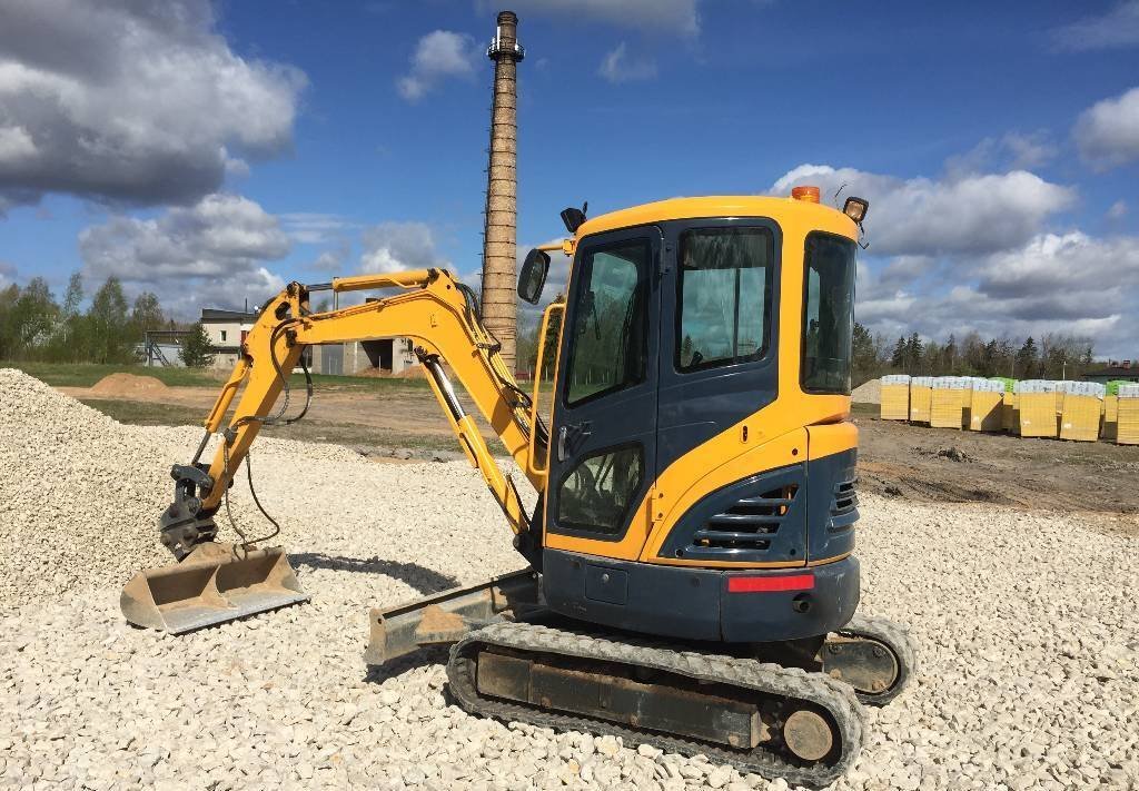 Miniexcavadora Hyundai Robex 27Z-9 de ocasión (2011) – 2,8T con 3 cucharas