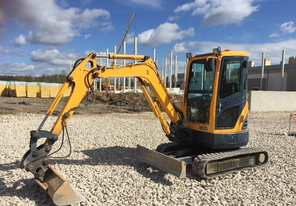 Miniexcavadora Hyundai Robex 27Z-9 de ocasión (2011) – 2,8T con 3 cucharas