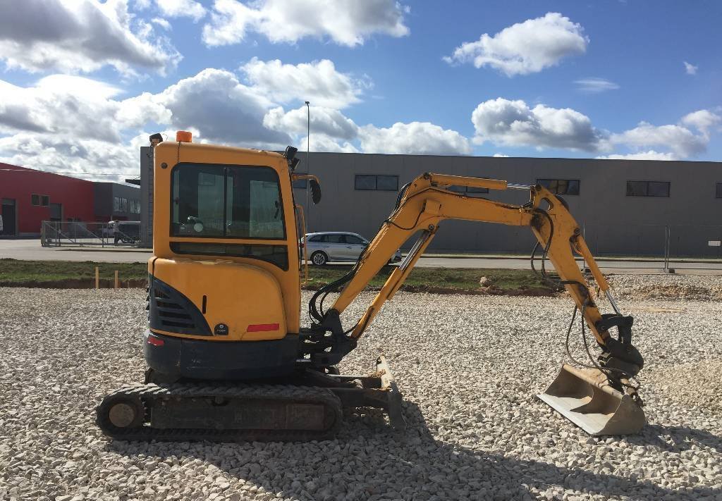 Miniexcavadora Hyundai Robex 27Z-9 de ocasión (2011) – 2,8T con 3 cucharas