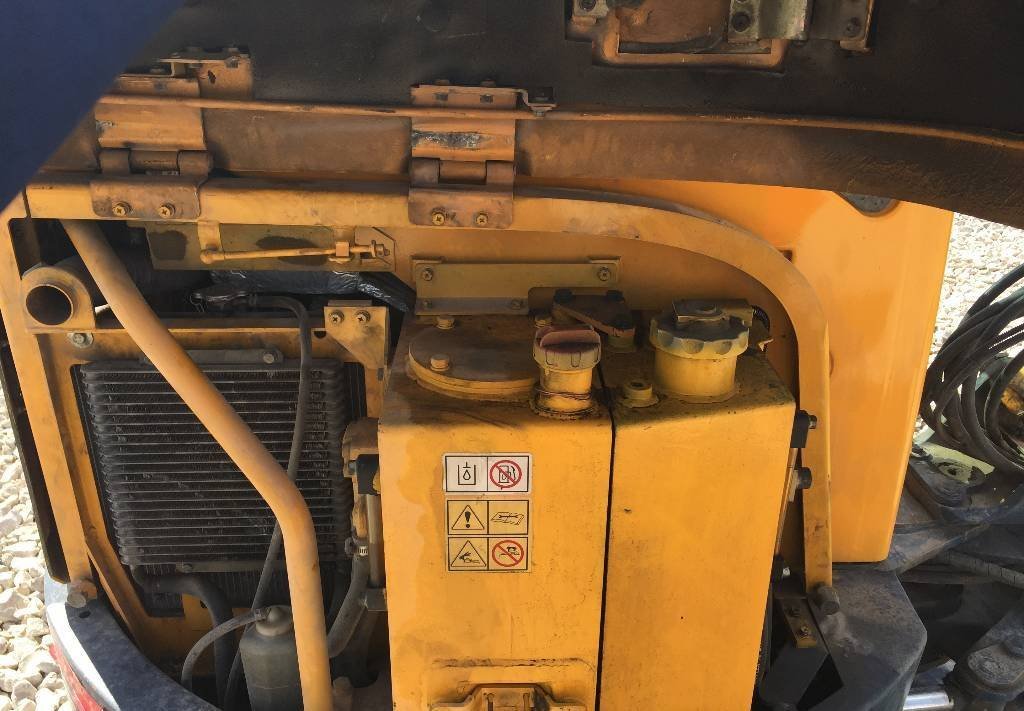 Miniexcavadora Hyundai Robex 27Z-9 de ocasión (2011) – 2,8T con 3 cucharas