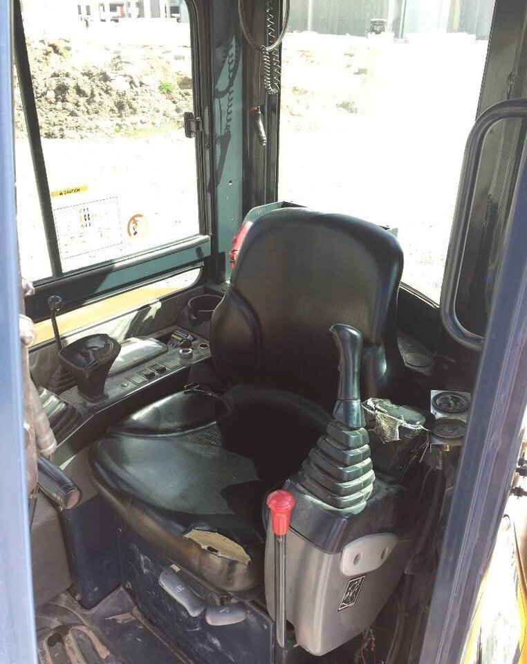Miniexcavadora Hyundai Robex 27Z-9 de ocasión (2011) – 2,8T con 3 cucharas
