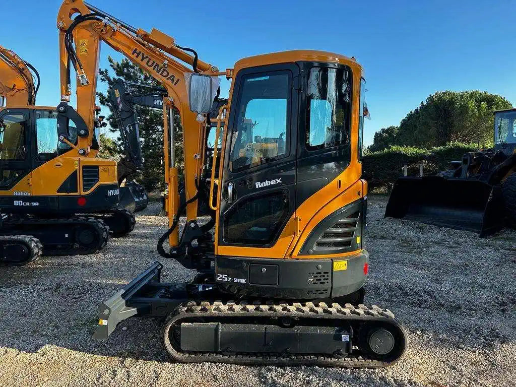 Miniexcavadora HYUNDAI R25Z-9AK – ocasión