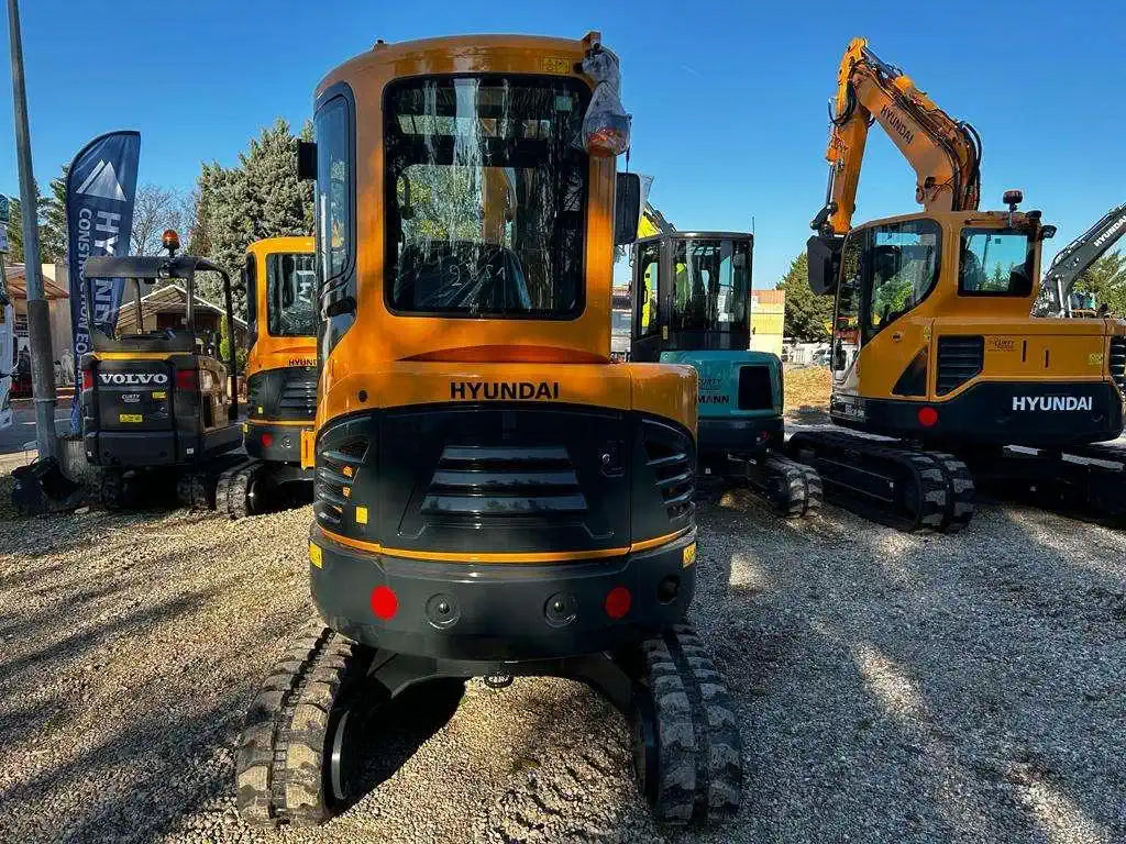 Miniexcavadora HYUNDAI R25Z-9AK – ocasión