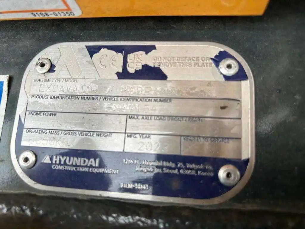 Miniexcavadora HYUNDAI R80CR-9A, de ocasión