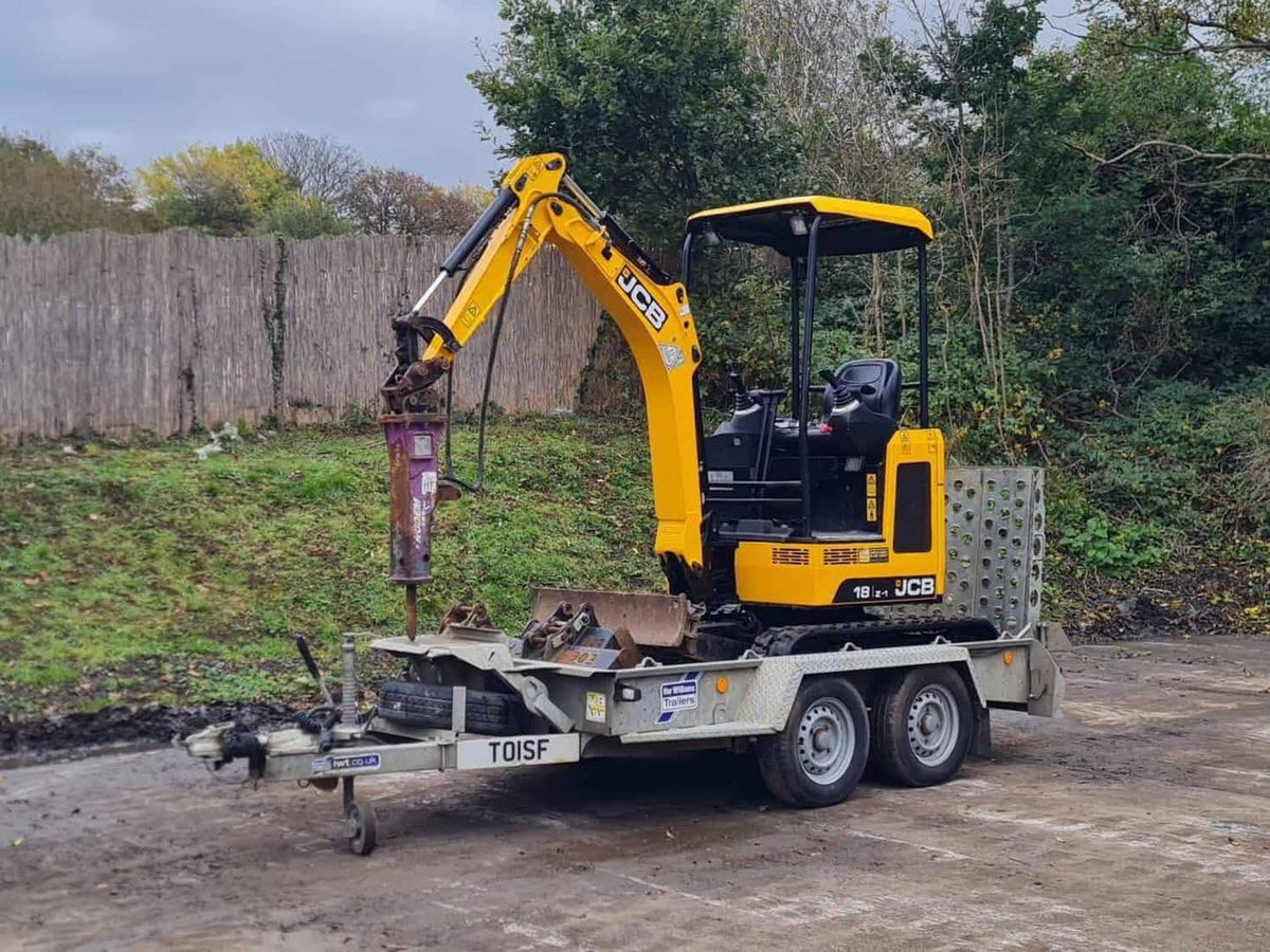 Miniexcavadora JCB 18z de ocasión 1,8 t 2021 remolque BRH 3 cucharas