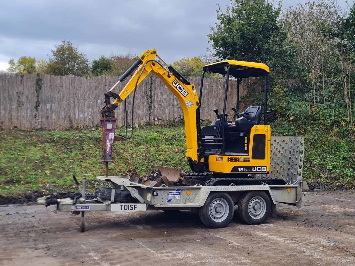 Miniexcavadora JCB 18z de ocasión 1,8 t 2021 remolque BRH 3 cucharas