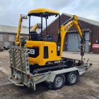 Miniexcavadora JCB 18z de ocasión 1,8 t 2021 remolque BRH 3 cucharas