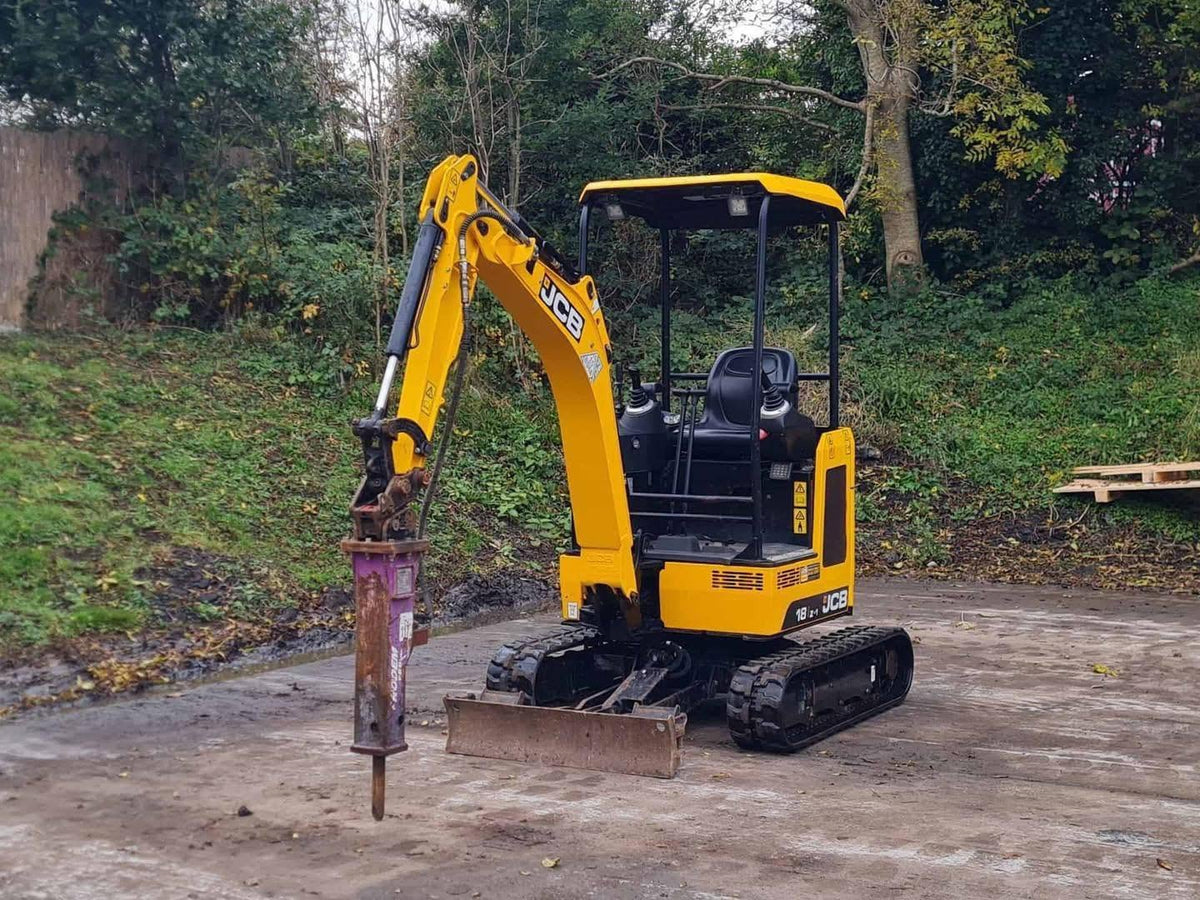 Miniexcavadora JCB 18z de ocasión 1,8 t 2021 remolque BRH 3 cucharas