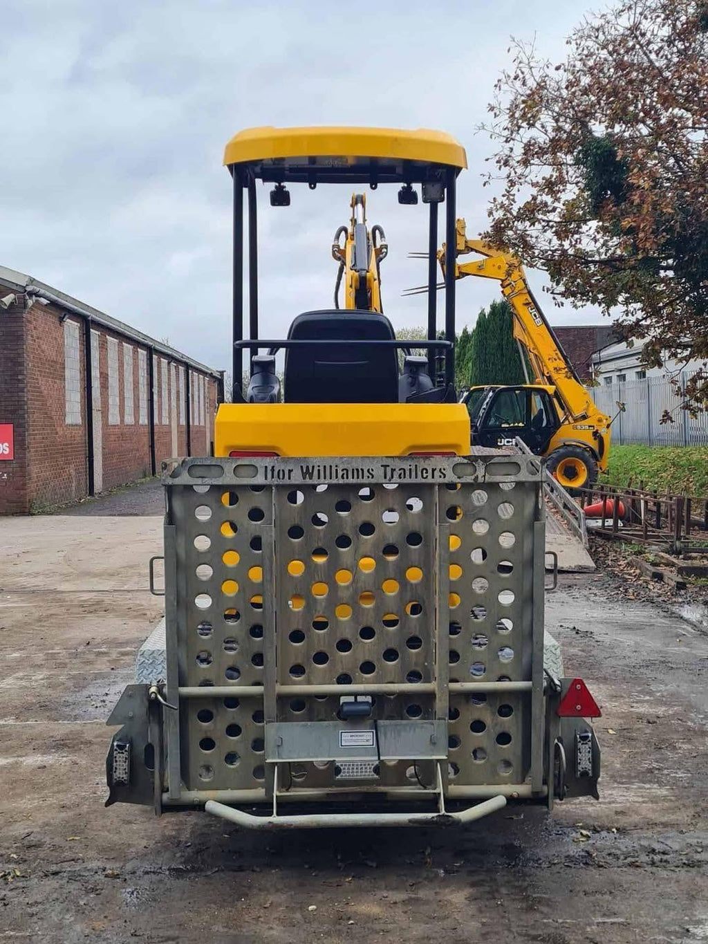 Miniexcavadora JCB 18z de ocasión 1,8 t 2021 remolque BRH 3 cucharas