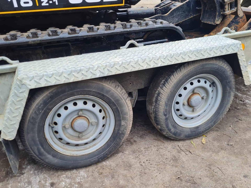 Miniexcavadora JCB 18z de ocasión 1,8 t 2021 remolque BRH 3 cucharas