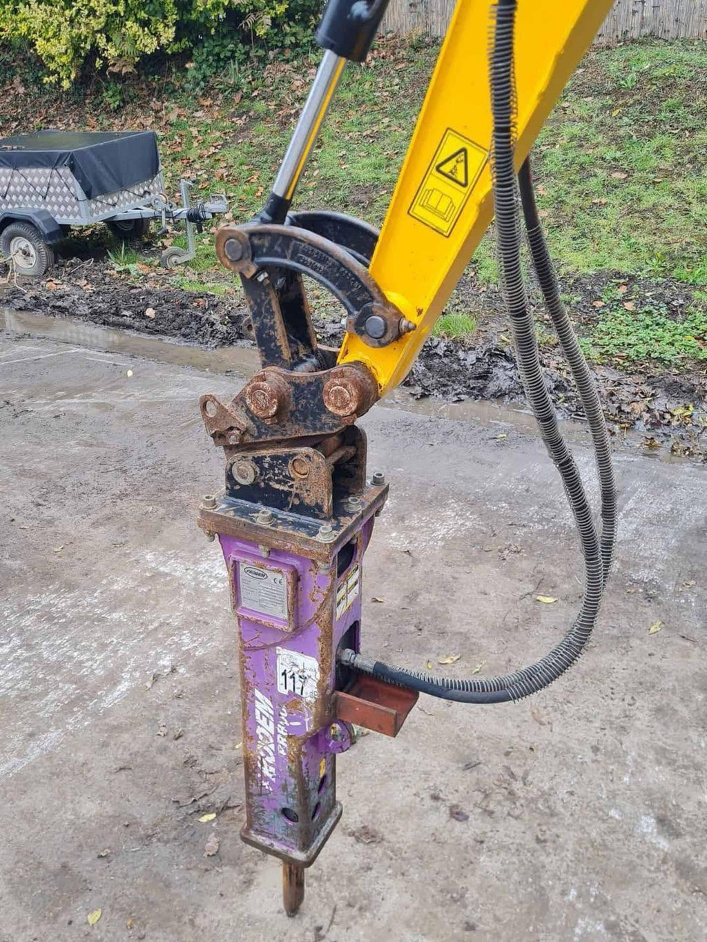 Miniexcavadora JCB 18z de ocasión 1,8 t 2021 remolque BRH 3 cucharas