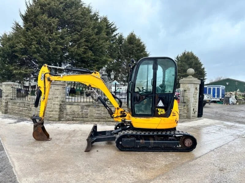 Miniexcavadora de ocasión JCB 8030ZTS 2,8 t 2012 giro cero cabina con aire acondicionado