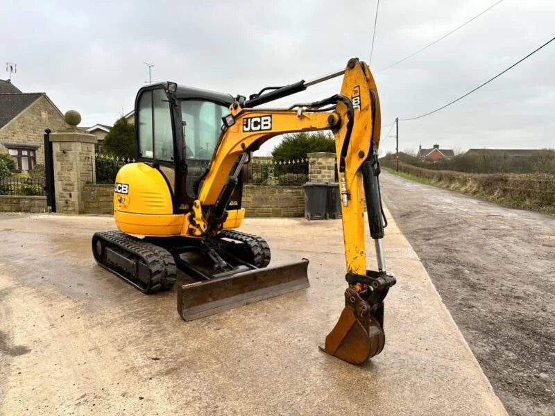Miniexcavadora de ocasión JCB 8030ZTS 2,8 t 2012 giro cero cabina con aire acondicionado