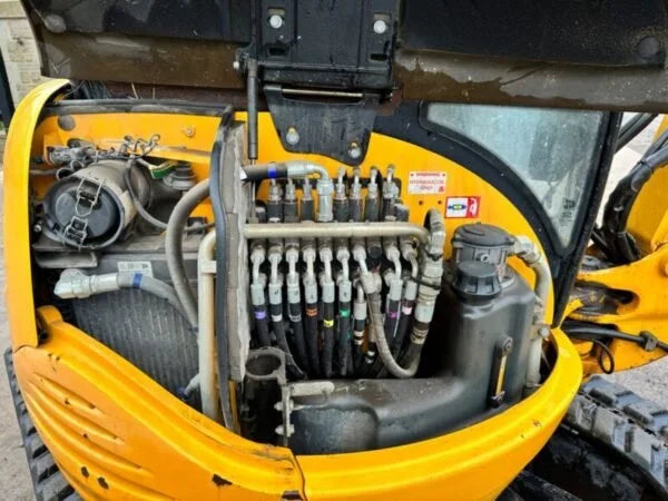 Miniexcavadora de ocasión JCB 8030ZTS 2,8 t 2012 giro cero cabina con aire acondicionado