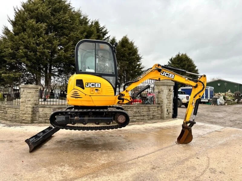 Miniexcavadora de ocasión JCB 8030ZTS 2,8 t 2012 giro cero cabina con aire acondicionado