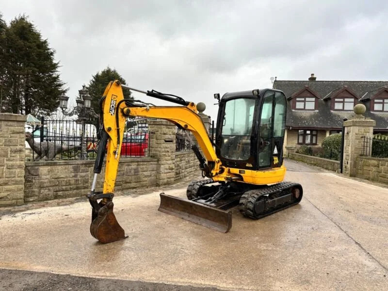 Miniexcavadora de ocasión JCB 8030ZTS 2,8 t 2012 giro cero cabina con aire acondicionado