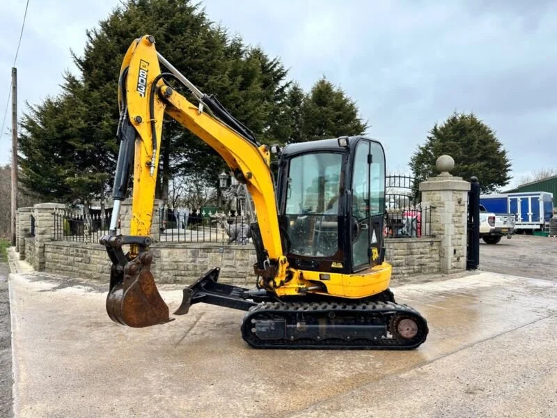 Miniexcavadora de ocasión JCB 8030ZTS 2,8 t 2012 giro cero cabina con aire acondicionado
