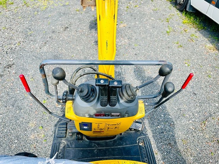 Komatsu PC 09-1 (2008) – Miniexcavadora 0,8T – 1500 h – Ultracompacta