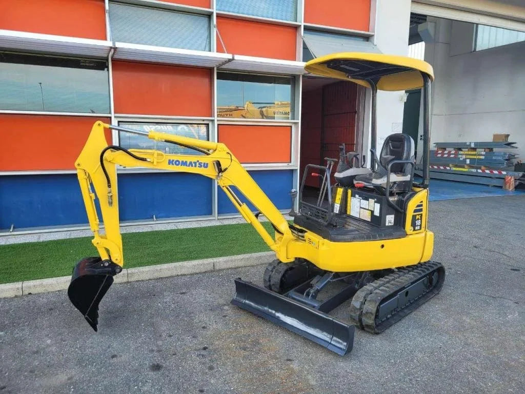 Miniexcavadora de ocasión Komatsu PC 18 MR2 1,9 t 2005 2 900 h cucharas