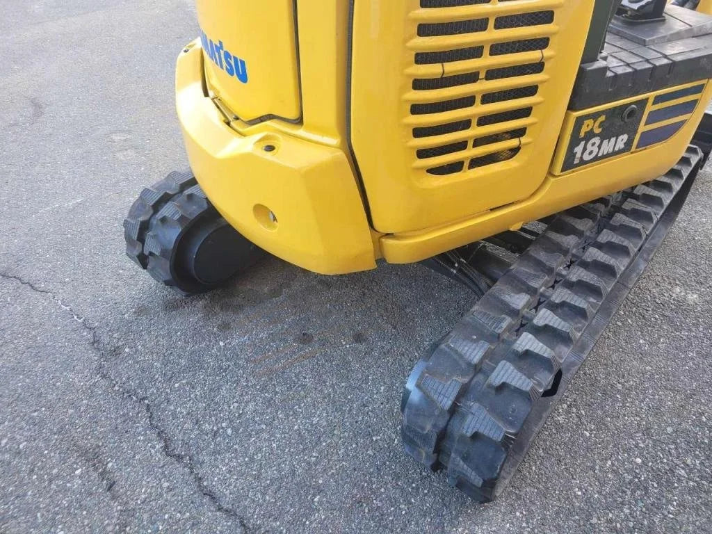 Miniexcavadora de ocasión Komatsu PC 18 MR2 1,9 t 2005 2 900 h cucharas