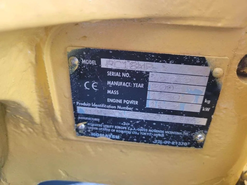 Miniexcavadora de ocasión Komatsu PC 18 MR2 1,9 t 2005 2 900 h cucharas