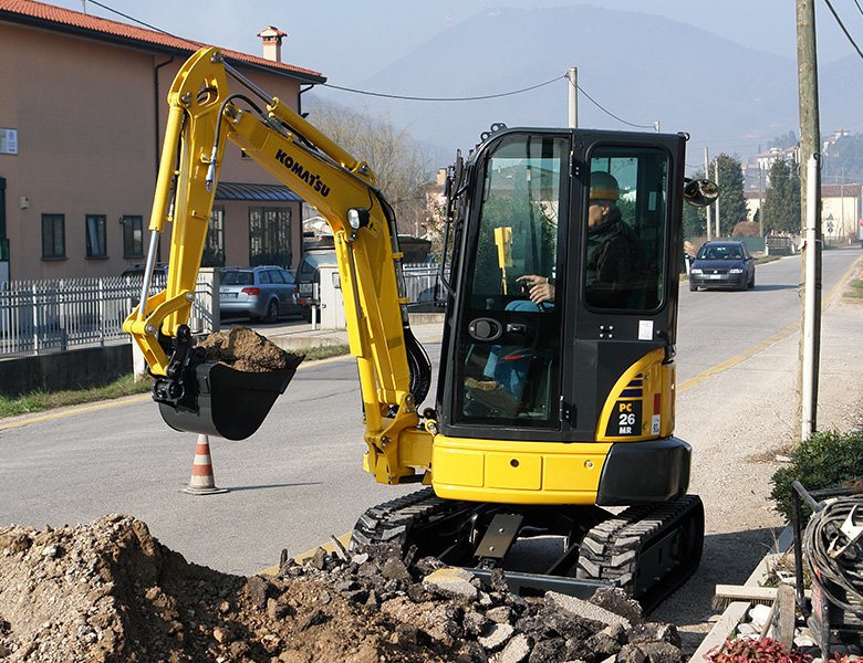 Miniexcavadora Komatsu PC26MR-3 de ocasión (2013) – 2,8T con 3 cucharas
