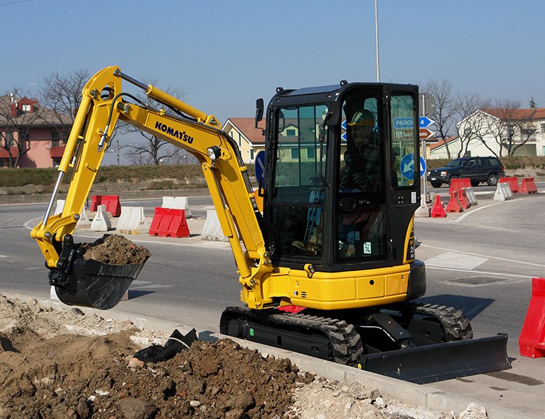 Miniexcavadora Komatsu PC26MR-3 de ocasión (2013) – 2,8T con 3 cucharas