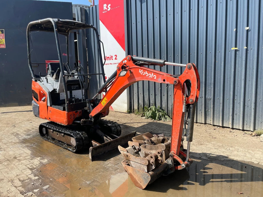 Miniexcavadora Kubota KX 015-4 de ocasión 1,5 t 2013 3 212 h 3 cucharas