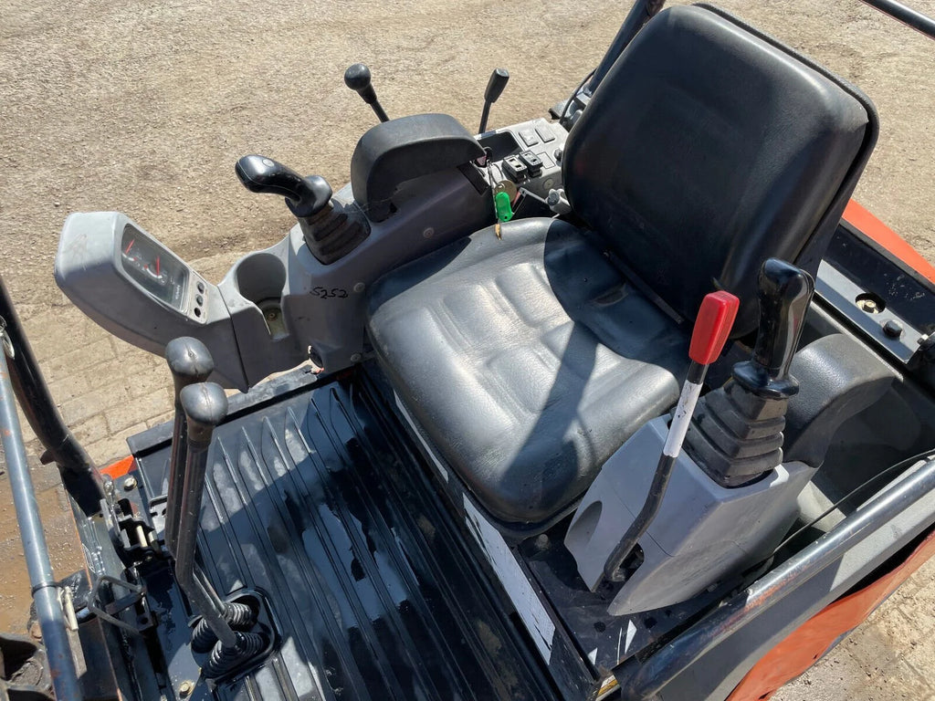 Miniexcavadora Kubota KX 015-4 de ocasión 1,5 t 2013 3 212 h 3 cucharas