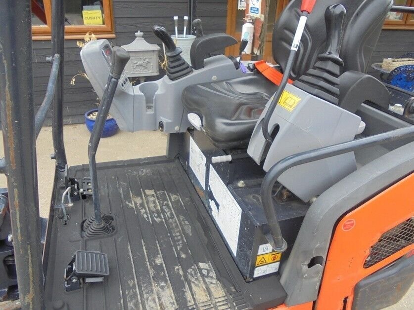 Kubota KX015-4 de Ocasión (2018) – Miniexcavadora 1,5 T Revisada con 3 Cucharas – 1 394 h