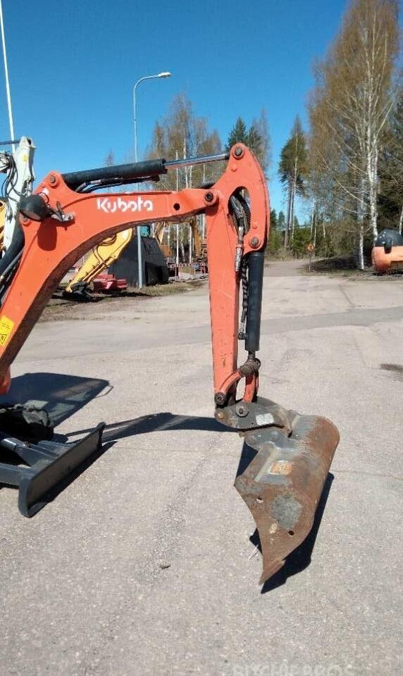 Kubota KX015-4 de ocasión (2015) – Miniexcavadora 1,5T revisada con 3 cucharones – 3 880 h