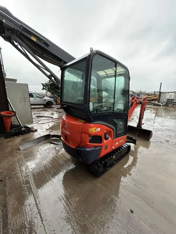 Miniexcavadora de ocasión Kubota KX015-4 1,5 t 2014 cabina cerrada 3 265 h