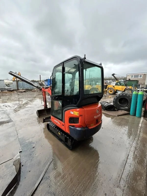 Miniexcavadora de ocasión Kubota KX015-4 1,5 t 2014 cabina cerrada 3 265 h