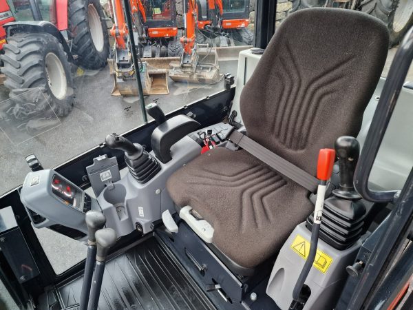 Miniexcavadora Kubota KX019-4 de ocasión 1,85 t 2019 cabina cerrada