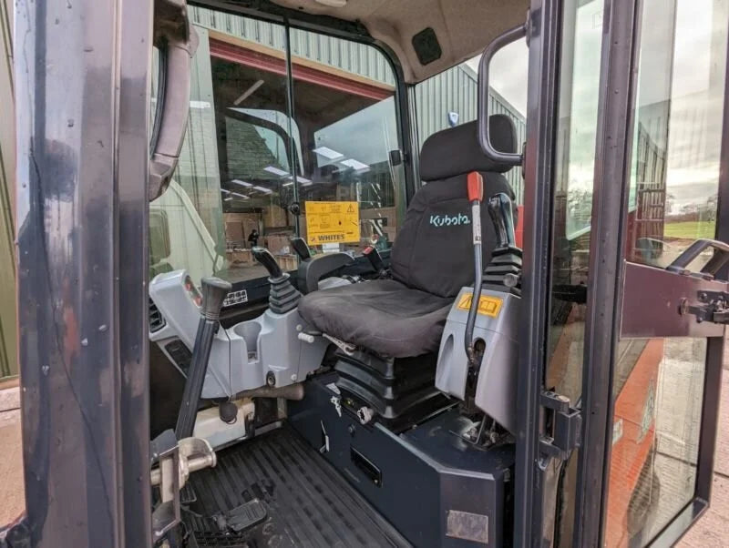 Miniexcavadora Kubota KX027-4 de ocasión 2,7 t 2017 cabina climatizada