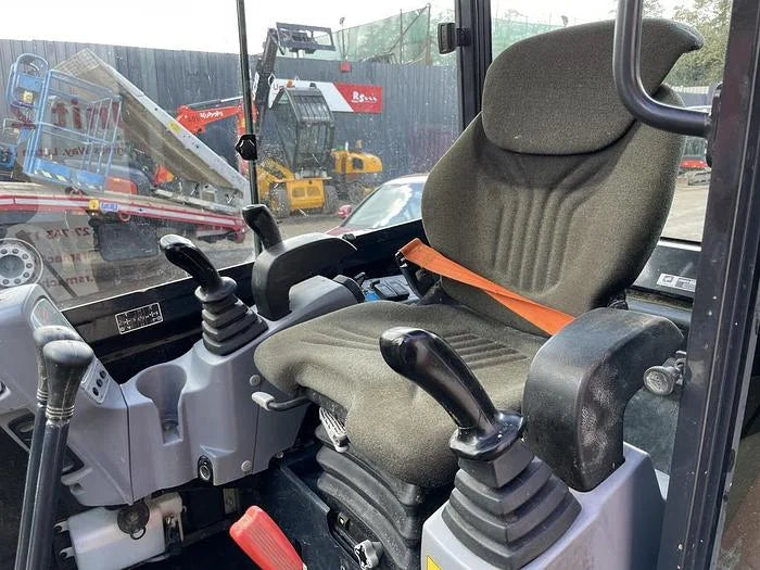 Miniexcavadora de ocasión Kubota KX027-4 2,7 t 2018 remolque Brian James
