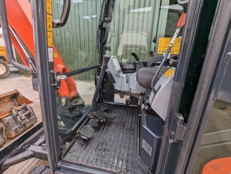 Miniexcavadora Kubota KX027-4 de ocasión 2,7 t 2017 cabina climatizada