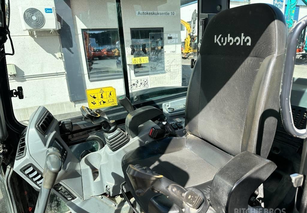 Kubota KX057-4 (2018) – Miniexcavadora 5,6 Toneladas – 5 600 h – Totalmente revisada con 3 cucharones
