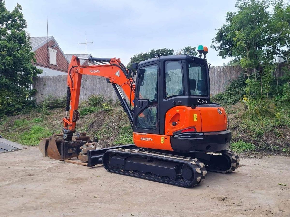 Miniexcavadora Kubota KX057-4 de ocasión 6 t 2017 cámara 360 pinza horquillas