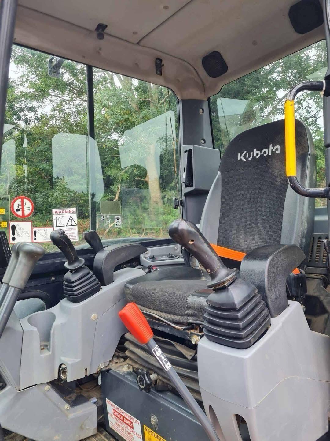 Miniexcavadora Kubota KX057-4 de ocasión 6 t 2017 cámara 360 pinza horquillas