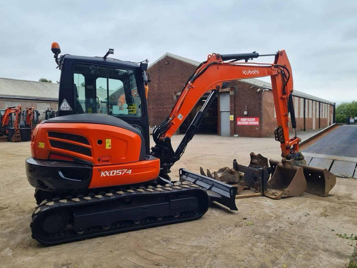 Miniexcavadora Kubota KX057-4 de ocasión 6 t 2017 cámara 360 pinza horquillas