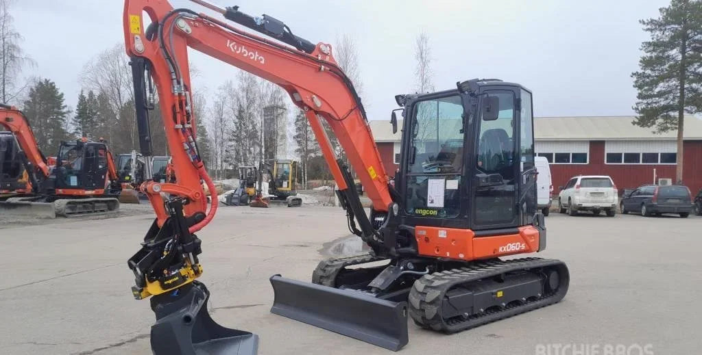 Miniexcavadora de ocasión Kubota KX060-5 5,7 t 2022 tiltrotator 5 h