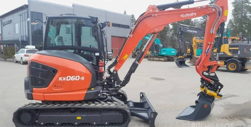 Miniexcavadora de ocasión Kubota KX060-5 5,7 t 2022 tiltrotator 5 h