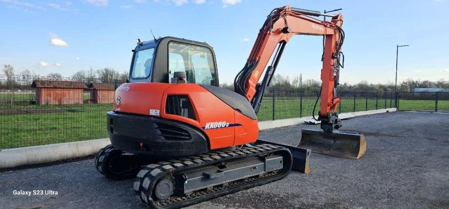 Miniexcavadora de ocasión Kubota KX080-3 8,2 t 2012 cabina aire acondicionado 3 300 h