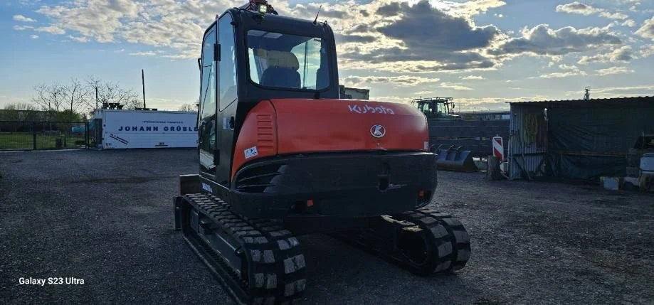 Miniexcavadora de ocasión Kubota KX080-3 8,2 t 2012 cabina aire acondicionado 3 300 h