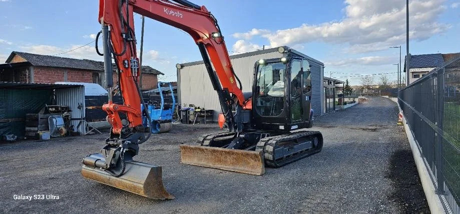 Miniexcavadora de ocasión Kubota KX080-3 8,2 t 2012 cabina aire acondicionado 3 300 h